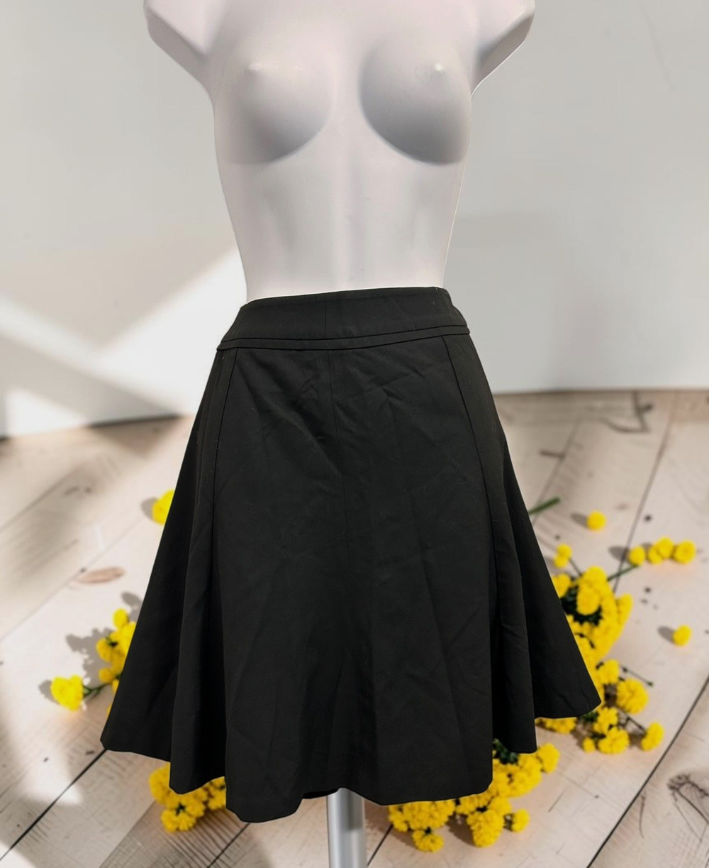 The Limited Black Skater Skirt Sz 4 Lined Round Full Short Minimalist Versatile